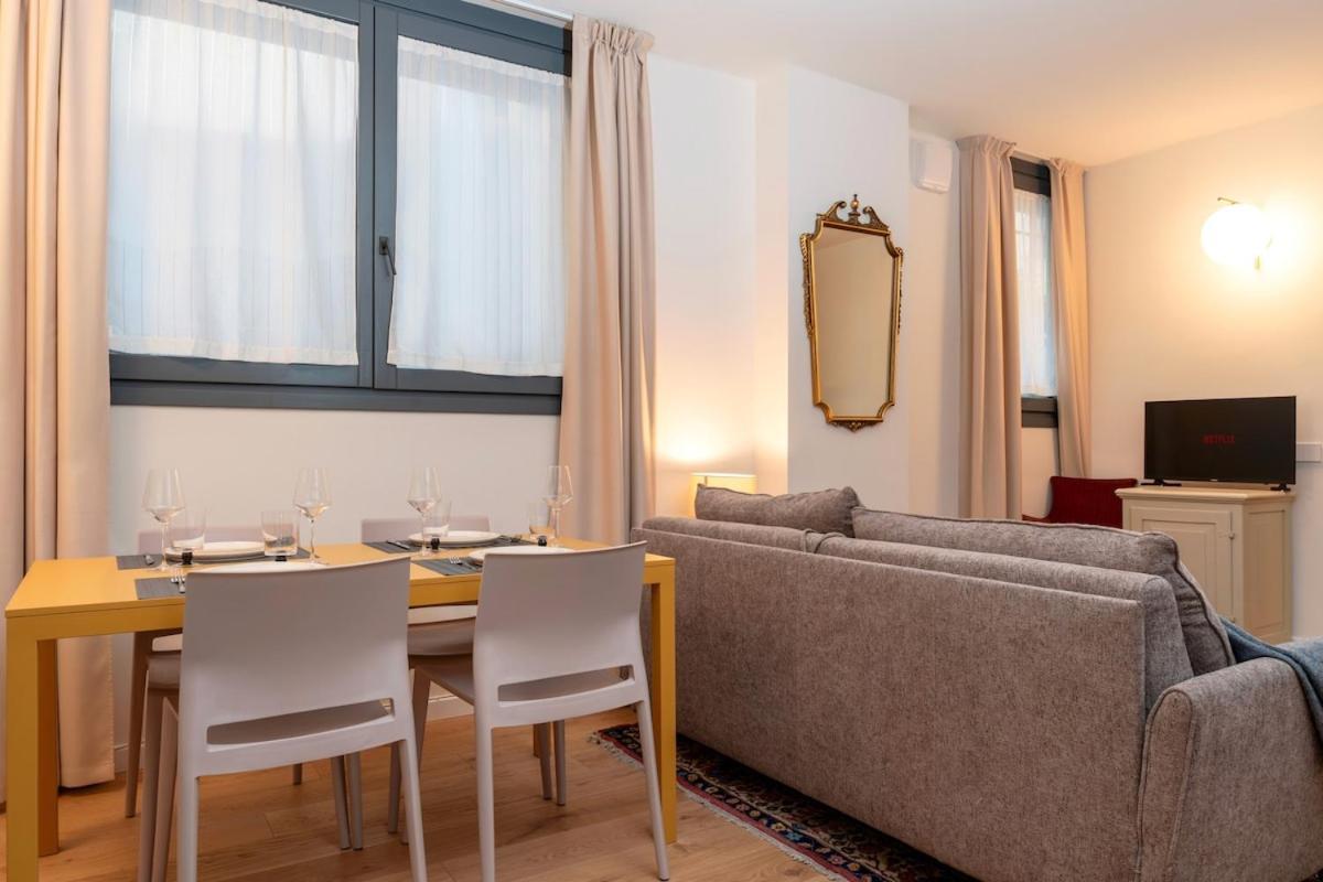 Porta Venezia Stylish Haven Apartment Milan Bagian luar foto